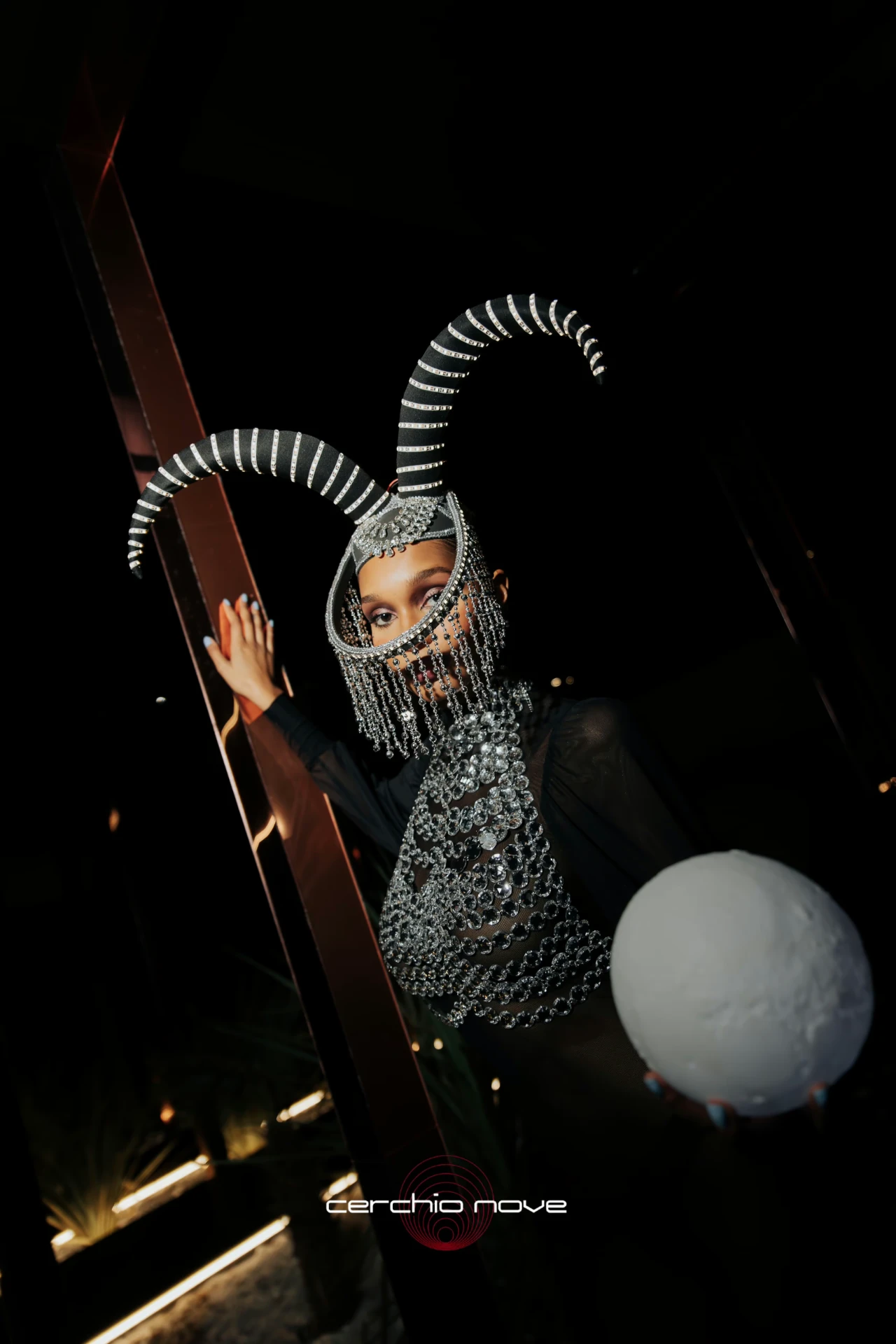 Performer Queen’s Angels in costume scenografico, fotografia 1