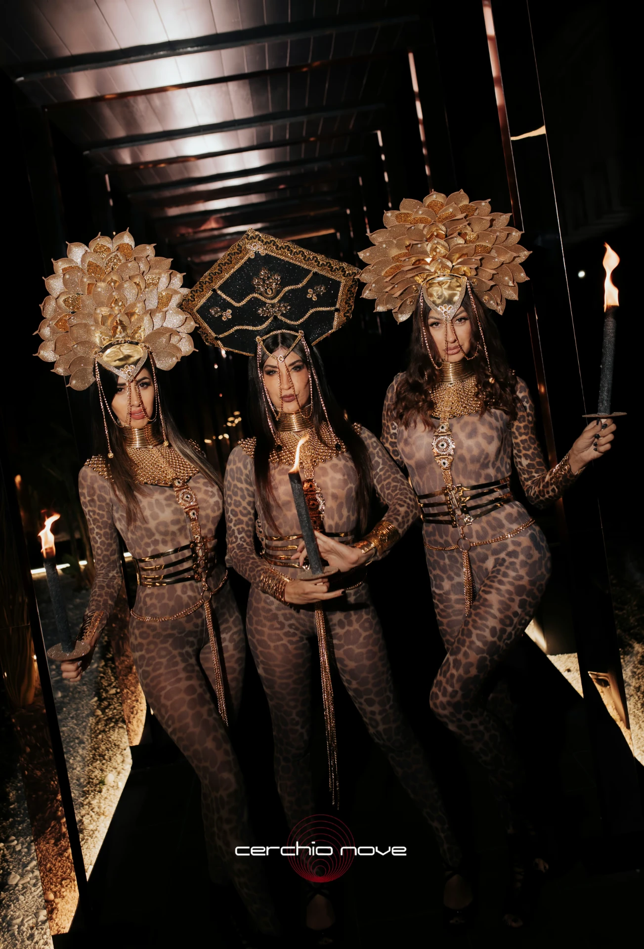 Performer Queen’s Angels in costume scenografico, fotografia 6