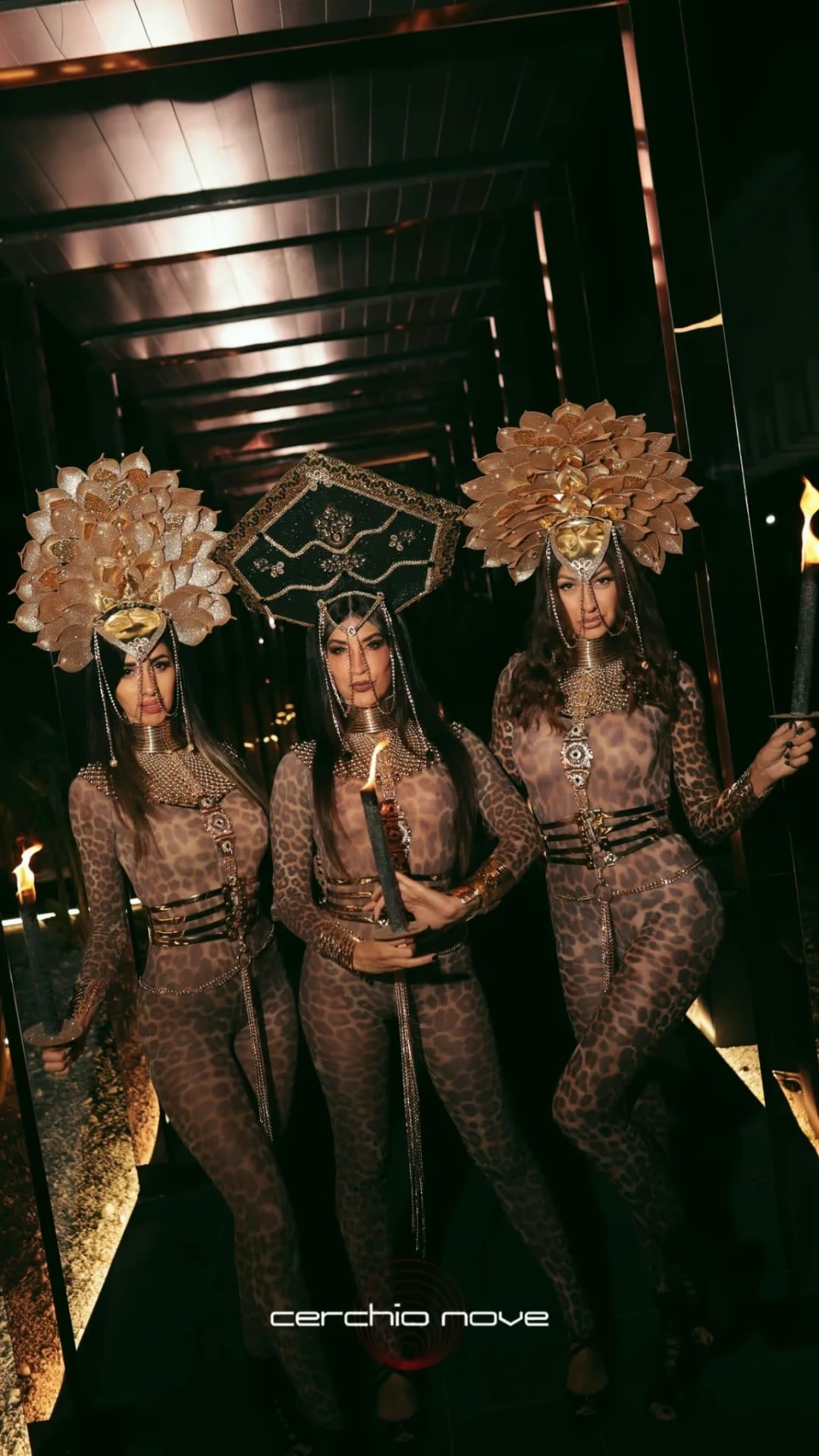 Performer Queen’s Angels in costume scenografico, fotografia 13